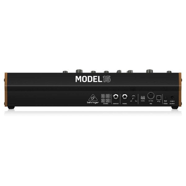 Behringer Model 15 Sintetizador Análogo Planet Music