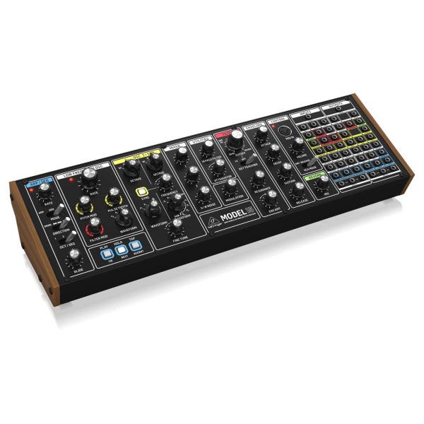 Behringer Model 15 Sintetizador Análogo Planet Music