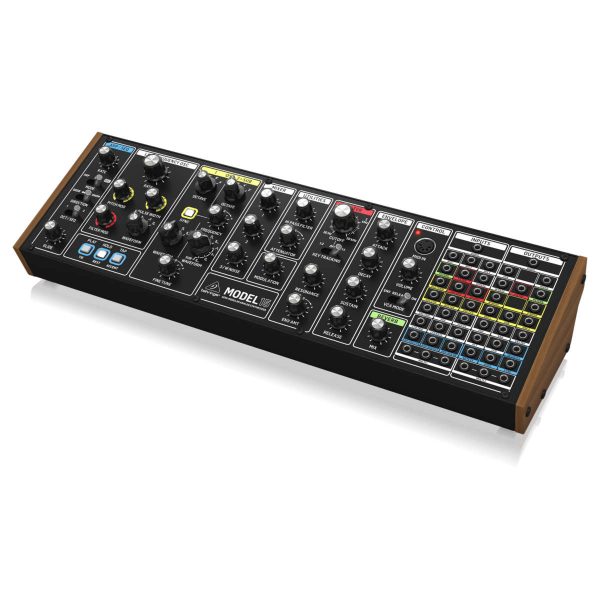 Behringer Model 15 Sintetizador Análogo Planet Music